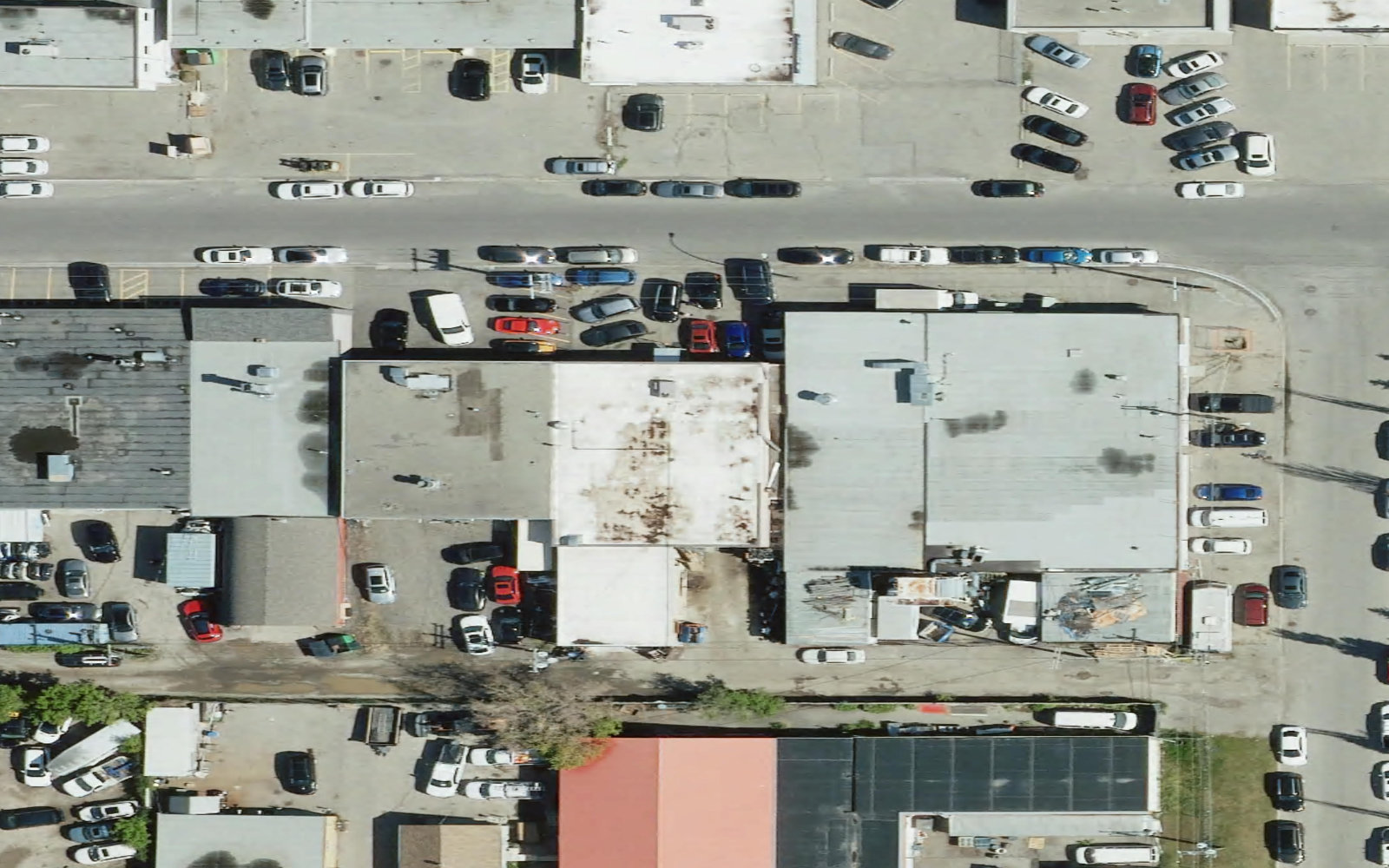 Close satellite view of the industrial buildings and parking lots on 40 Avenue NE, Calgary — the block of Global Auto Repair.